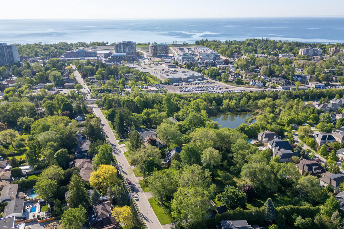 Waterfront neighbourhood with lake view and houses, real estate drone photography Toronto